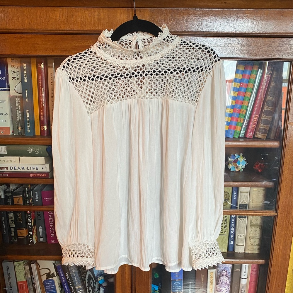 🕊️Flowy White Top🕊️